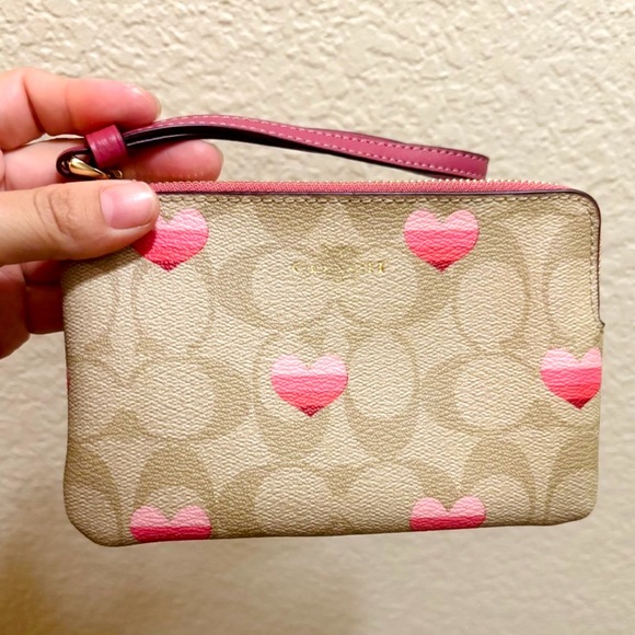 NWOT Coach Wallet Wristlet With Strap, Heart Print, Tan/Pink - Picture 1 of 3